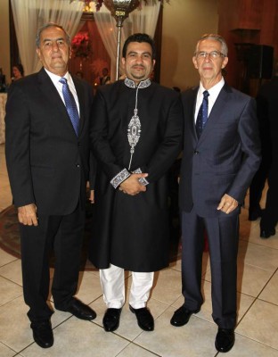 Yusuf Amdani y Bushra Siddiqi celebran su enlace en Honduras