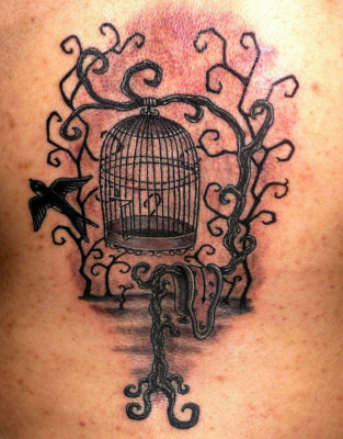 Es mago para partir lenguas, perforar piel y colorear ojos