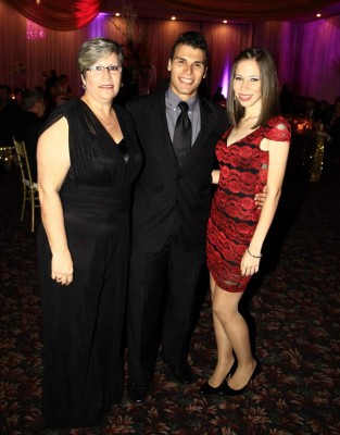 Joel Heyer y Vivian Zúniga se prometen amor en el altar