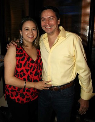 Brindis, celebración y amigos