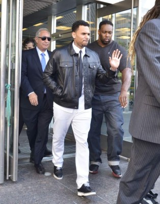 Chris Brown se enfrentará a juicio por agresión a fan