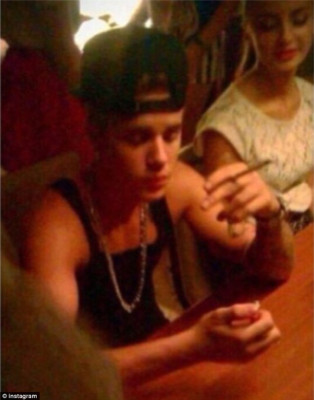 Captan a Justin Bieber fumando marihuana