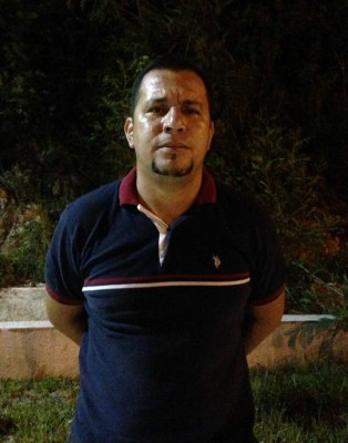 Cae dueño de autolote con fusil lanzagranadas