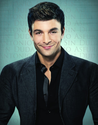 Hondureño Antonio Asfura lanza libro y canción Sin duda