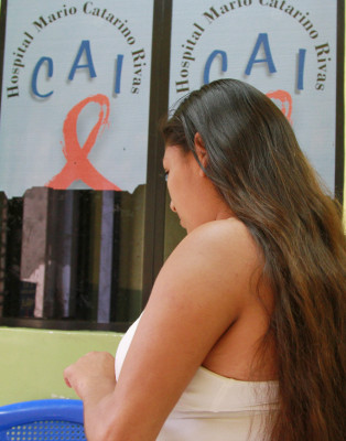 Su esposa le transmitió el virus del VIH, pero él estará con ella hasta la muerte