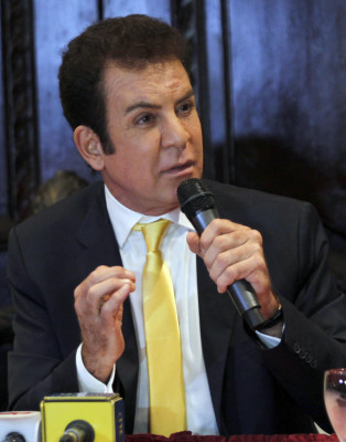 Duelo de acusaciones entre Andrés Pavón y Nasralla