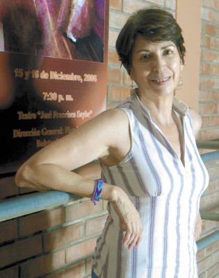 'Bajo el almendro... junto al volcán” al teatro