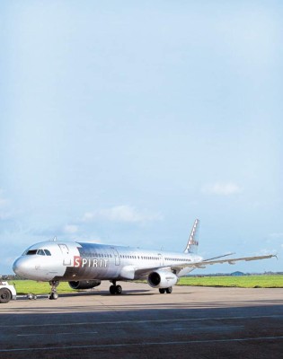 Spirit, la apuesta por tarifas bajas y horarios diferentes