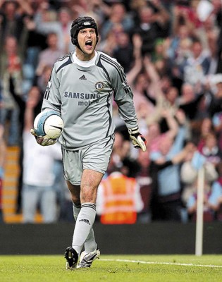 Petr Cech llega a 24 juegos sin recibir gol