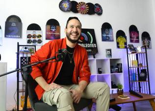 Jean Carlos López, creador y presentador en Camaleones Podcast.