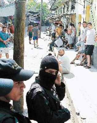 Declararán emergencia en centros penales