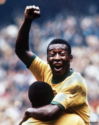 PELE & JAIRZINHO (7) CELEBRATE WINNING THE WORLD CUP FINAL FOR BRAZIL, 1970. CREDIT: COLORSPORT / SIPA / SVEN SIMON - UK USE ONLY