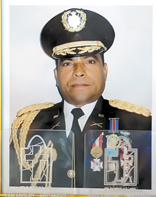 Con honores despiden a coronel asesinado