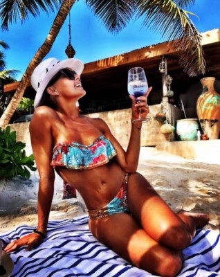 Angelique Boyer derrocha sensualidad en bikini