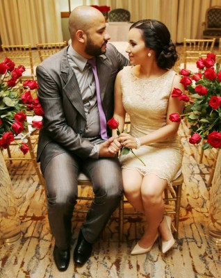 Enamorados entre rosas