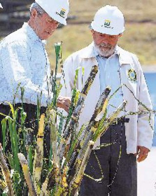 Visita de Bush a Brasil trajo mucho ruido y poco en lo concreto