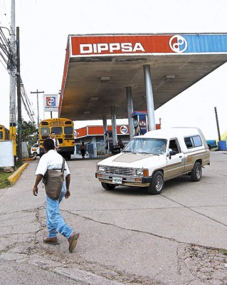 Llega al Sur barco con combustibles