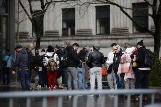 $!Hondureños este jueves por la mañana frente a la Corte del Distrito Sur de Nueva York.