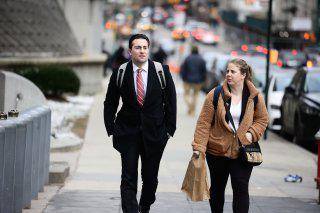 “¿Es información real? ¿Es un chisme? Verás fotos de casas y restaurantes, y de JOH con mucha gente. A todos los que va, la gente quiere fotos con él, incluso los traficantes de drogas. Son de eventos públicos. Aparecen en fotos juntos”El abogado de JOH, Renato Stabile