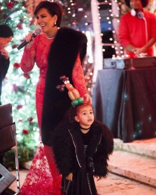 Kim Kardashian y Kanye West presume a sus hijos en Navidad