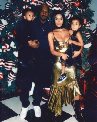 Kim Kardashian y Kanye West presume a sus hijos en Navidad