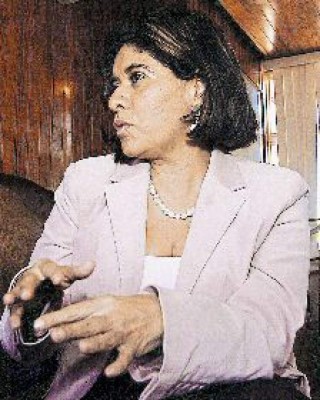 Seguirán licitando medicinas
