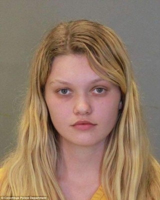 Arrestan a modelo de Victoria's Secret por posesión de drogas