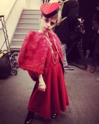 'Soy un niño drag, dragutante, dragketeer y draganista haciendo lo que me gusta llamar kínderdrag. Soy un drag que arrasa. ¡Tengo los mejores fans, mis AMAZIES! Estoy sinceramente agradecido por su amor y apoyo' escribió el niño en sus redes.