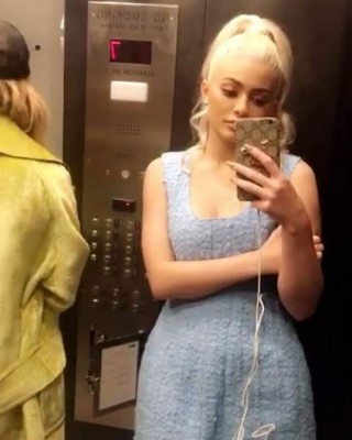 Kylie Jenner lloró tras quedar atrapada en elevador