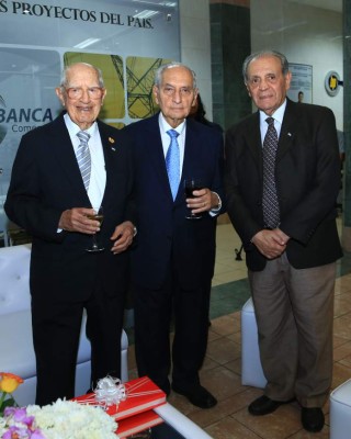 Jorge Bueso Arias es galardonado por Banco del País