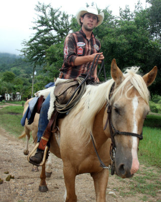 A caballo de Canadá a Brasil para demostrar que todavía hay gente buena
