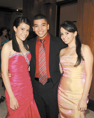 Juventud celebra éxitos