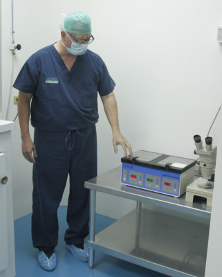 Parejas llegan del exterior en busca de tratamiento para ser padres