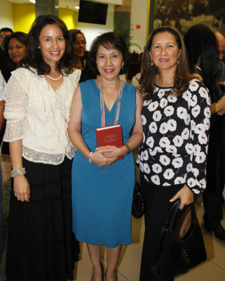 Ana María Alemán recibe reconocimiento