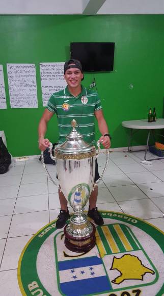 Darvis ganó un título de Copa Presidente y Liga Nacional con Marathón, además se consagró campeón y goleador en reservas con los verdolagas.