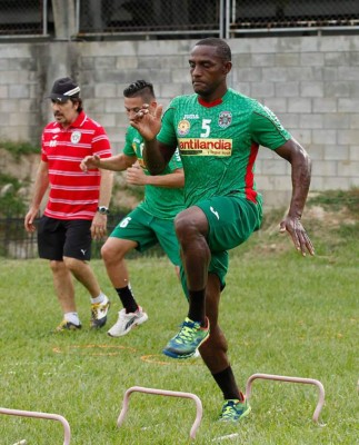 'Calolo' Palacios: 'Me duele irme de Marathón, el fútbol es duro'