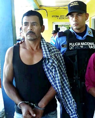 Al presidio mandan a sospechoso de matar a tres personas