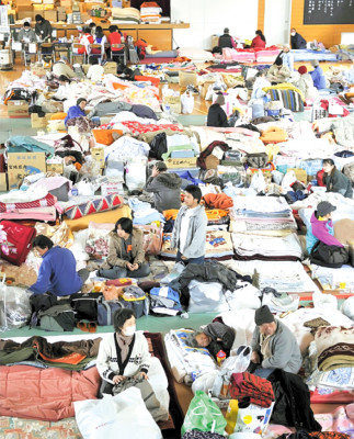 Suben a 8,450 los muertos por tragedia en Japón