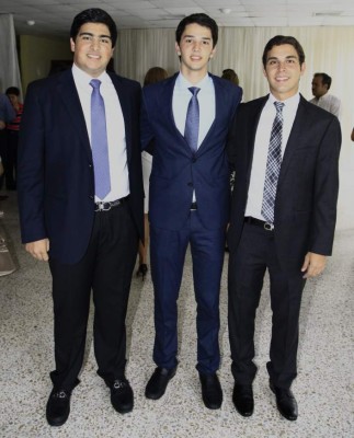 Alumnos de la EIS celebran misa de acción de gracias