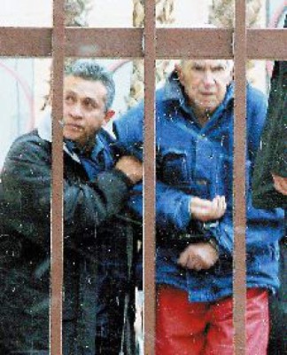 Posada Carriles seguirá detenido