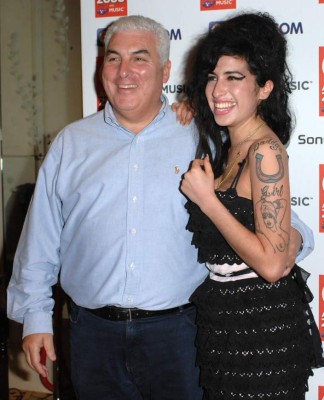 Familia de Amy Winehouse demandarán por documental&nbsp;&nbsp;
