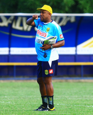 Hernán Medford: 'Les hace falta ponerse anteojos”