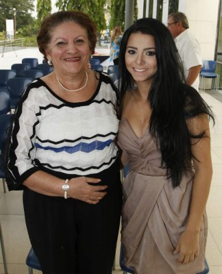 Premiando la labor con esencia de mujer