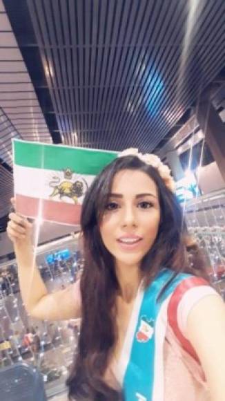 Bahari también afirmó que el régimen iraní la persigue porque utilizó la bandera de la exmonarquía de ese país como accesorio durante una competencia reciente.