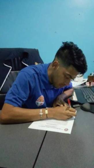 El lateral derecho Luis Recarte firmó nuevo contrato con el Real Juventud de la Liga de Ascenso de Honduras.