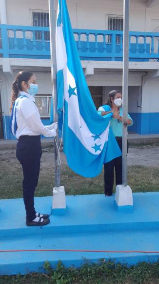Escuela de Agricultura del Valle de Sula no se quedó atrás y realizó actos solemnes para festejar el Día de la Bandera de Honduras.