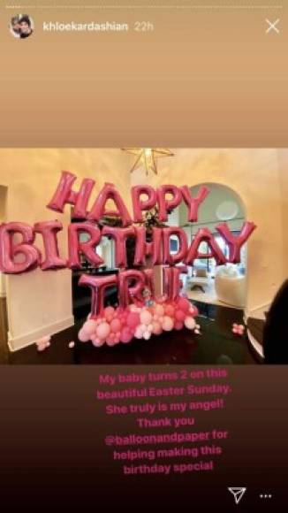 La Kardashian llenó su casa de globos y preparó dos pasteles de varios niveles para que True cantara el “feliz cumpleaños” con ella y con su padre, el ex de Khloé Tristan Thompson.