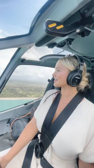 Hace poco más de un año, la norteamericana compartió el video de una de sus clases mientras pilotaba un helicóptero, acompañado con el texto: “Nada como volar el heli en sandalias para almorzar”.