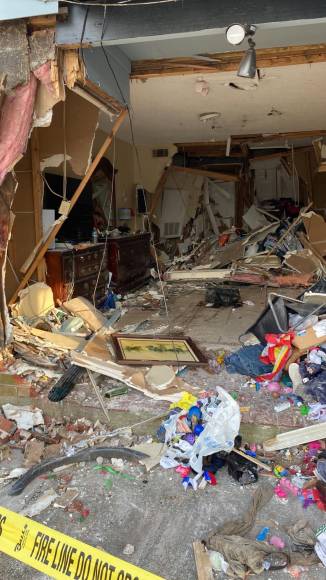 Adrián estaba jugando PlayStation en el cuarto cuando el camión impactó en la casa.