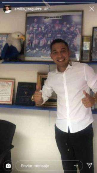 Emilio Izaguirre: El lateral izquierdo ha causado revuelo al publicar en su cuenta de Instagram esta imagen en donde posa con cuadros del Motagua. En Tegucigalpa han señalado que el hondureño podría regresar al club azul.